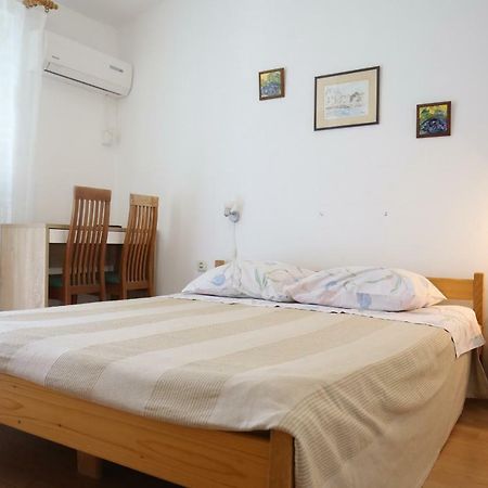 Apartment And Rooms Roko Zaglav Bagian luar foto