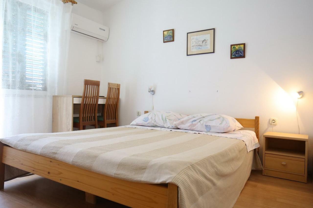 Apartment And Rooms Roko Zaglav Bagian luar foto
