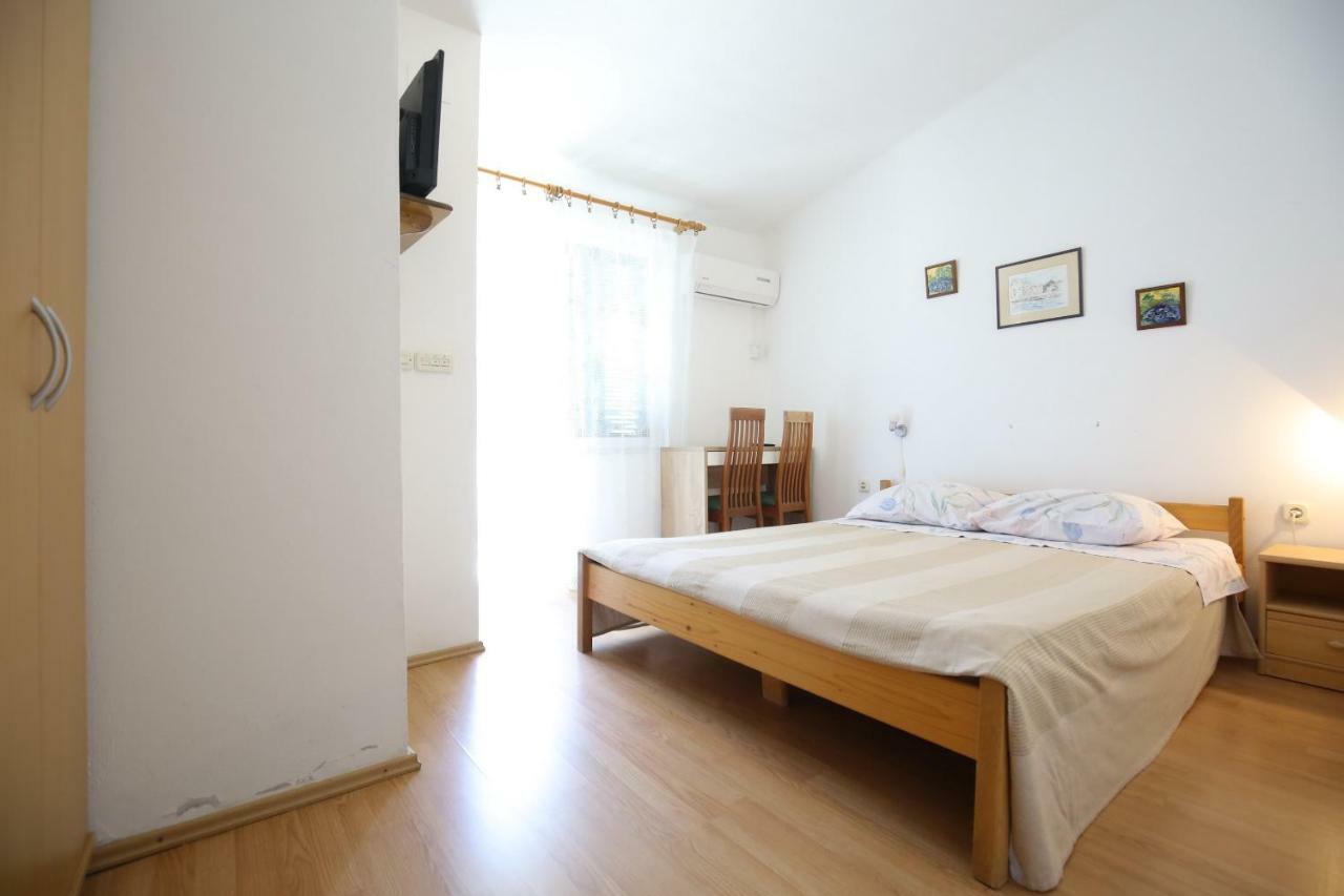 Apartment And Rooms Roko Zaglav Bagian luar foto