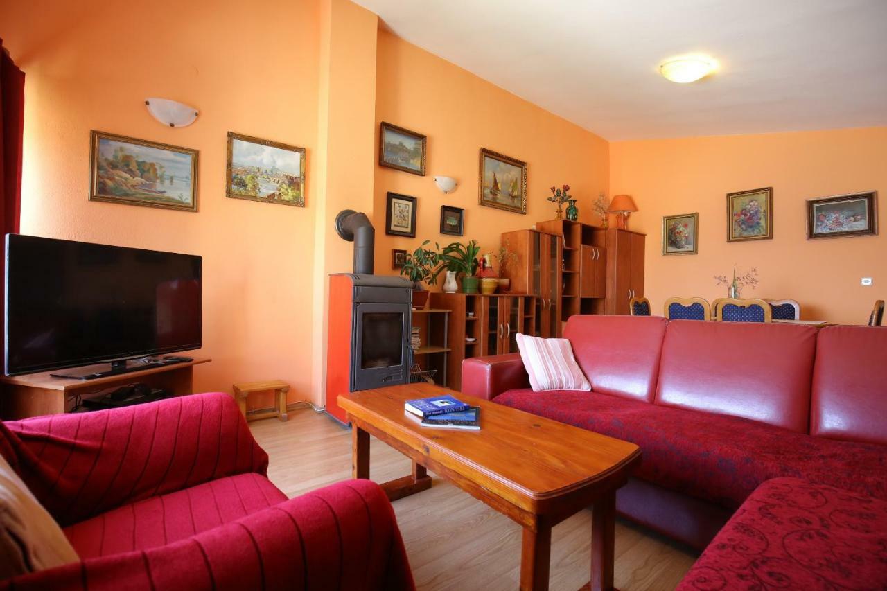 Apartment And Rooms Roko Zaglav Bagian luar foto