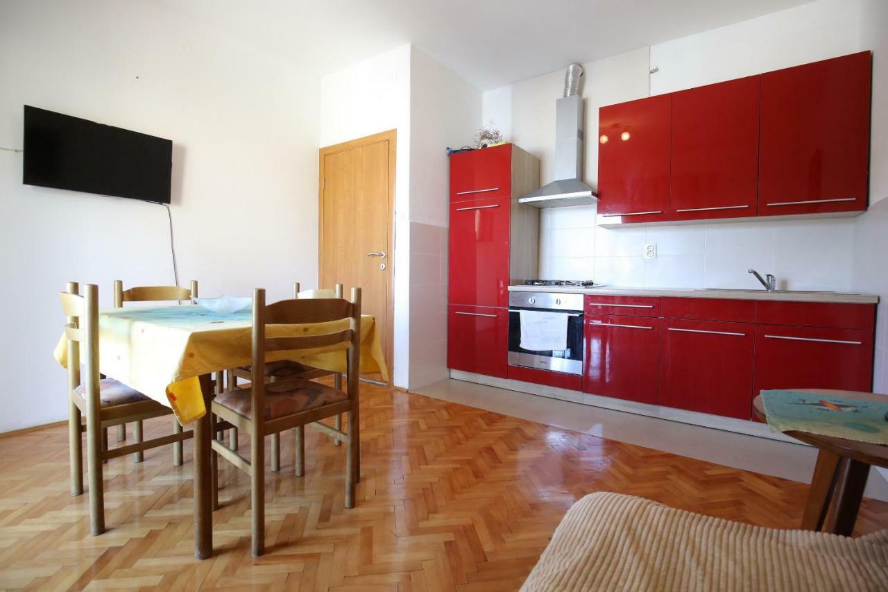 Apartment And Rooms Roko Zaglav Bagian luar foto