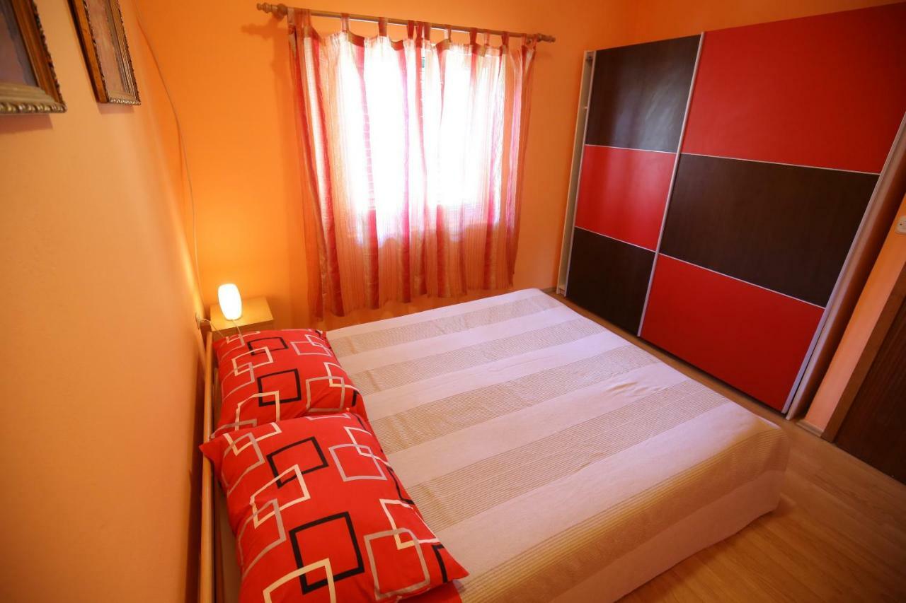Apartment And Rooms Roko Zaglav Bagian luar foto