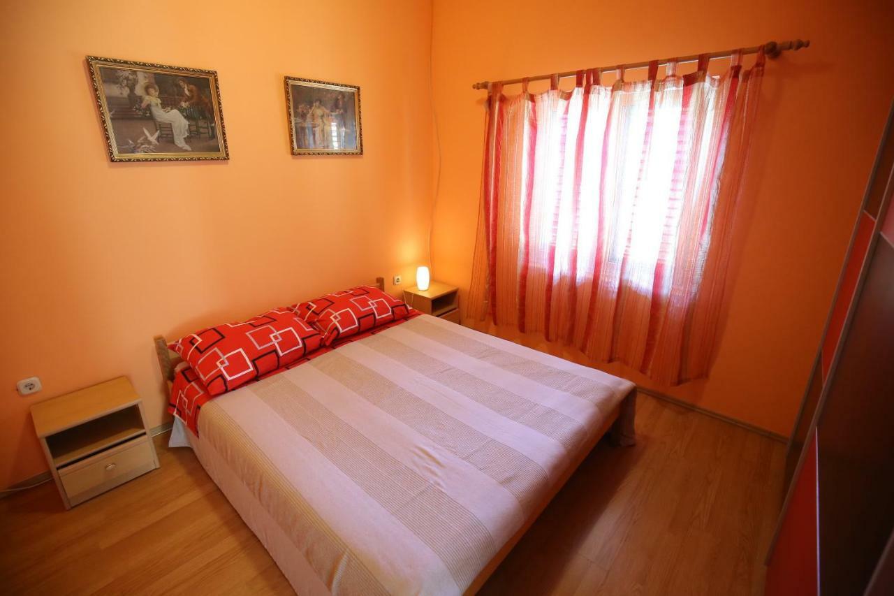 Apartment And Rooms Roko Zaglav Bagian luar foto