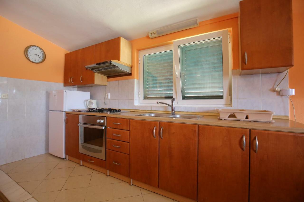 Apartment And Rooms Roko Zaglav Bagian luar foto