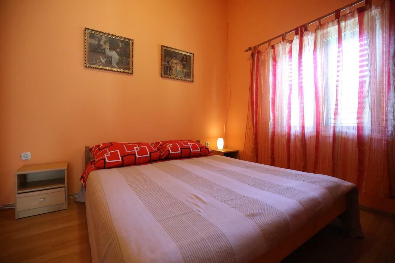 Apartment And Rooms Roko Zaglav Bagian luar foto
