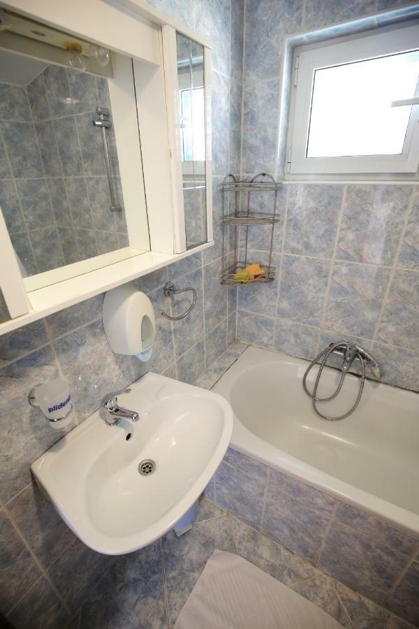 Apartment And Rooms Roko Zaglav Bagian luar foto