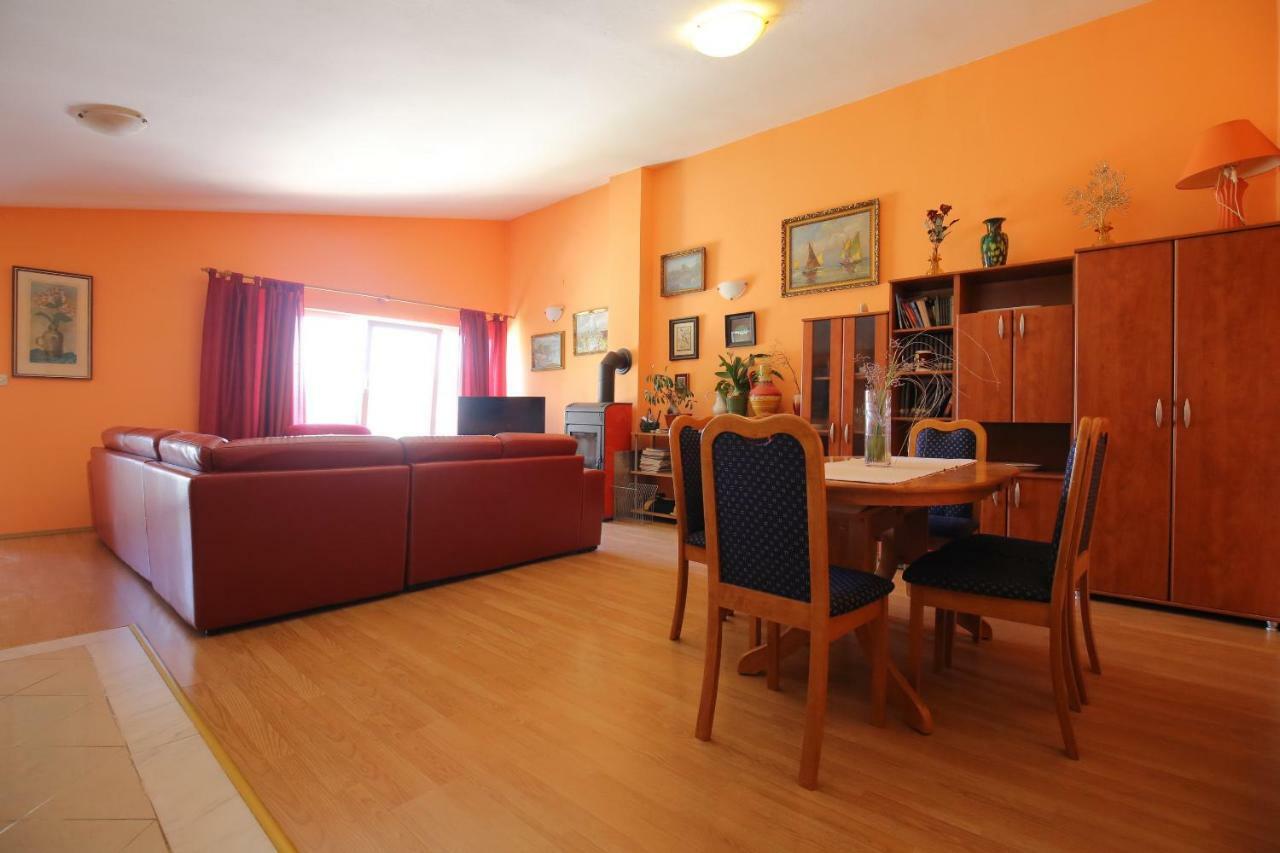 Apartment And Rooms Roko Zaglav Bagian luar foto