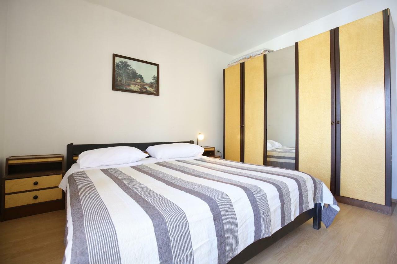 Apartment And Rooms Roko Zaglav Bagian luar foto