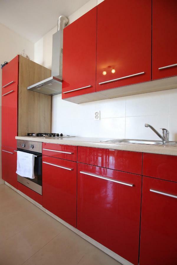 Apartment And Rooms Roko Zaglav Bagian luar foto