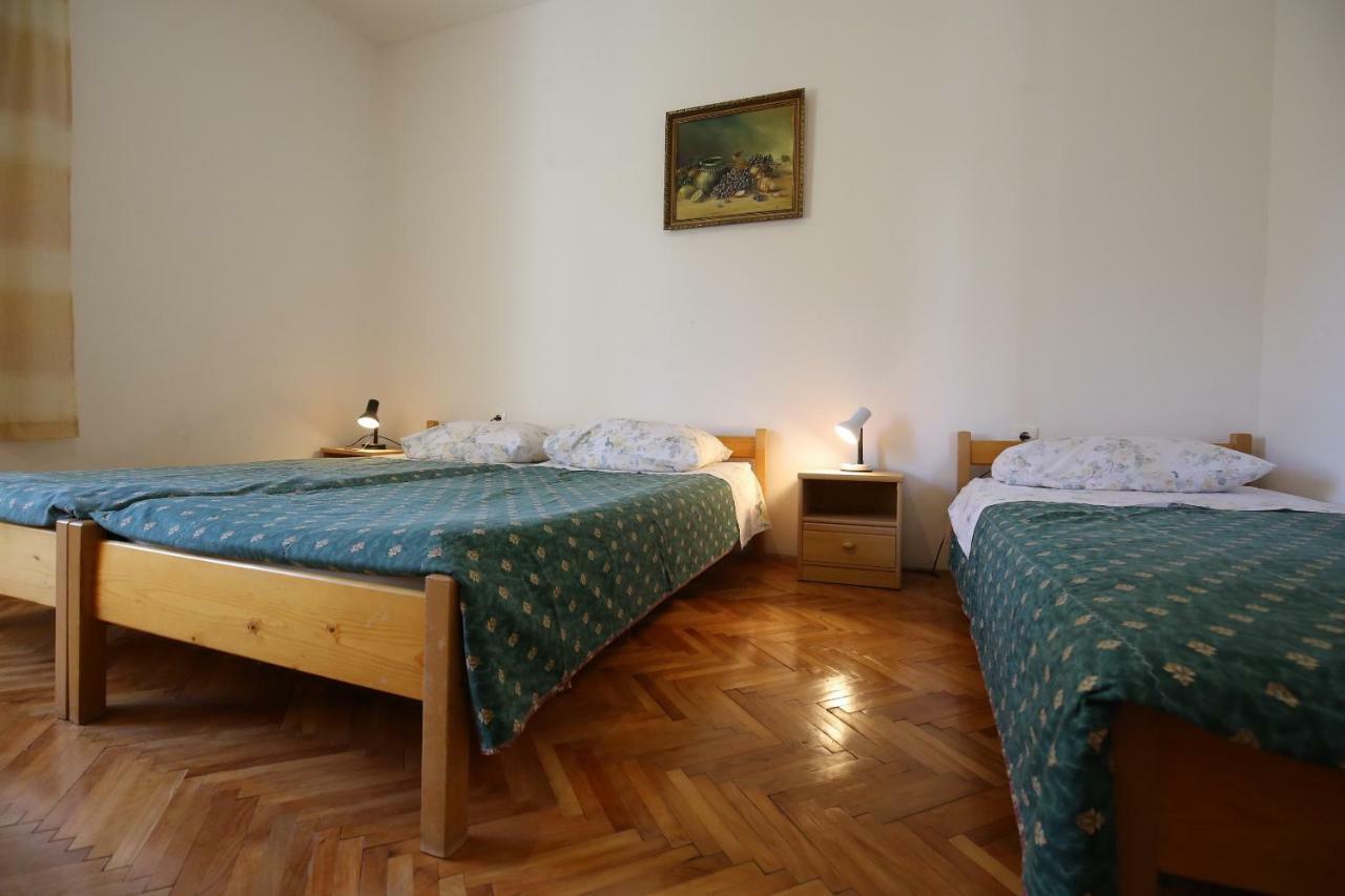 Apartment And Rooms Roko Zaglav Bagian luar foto