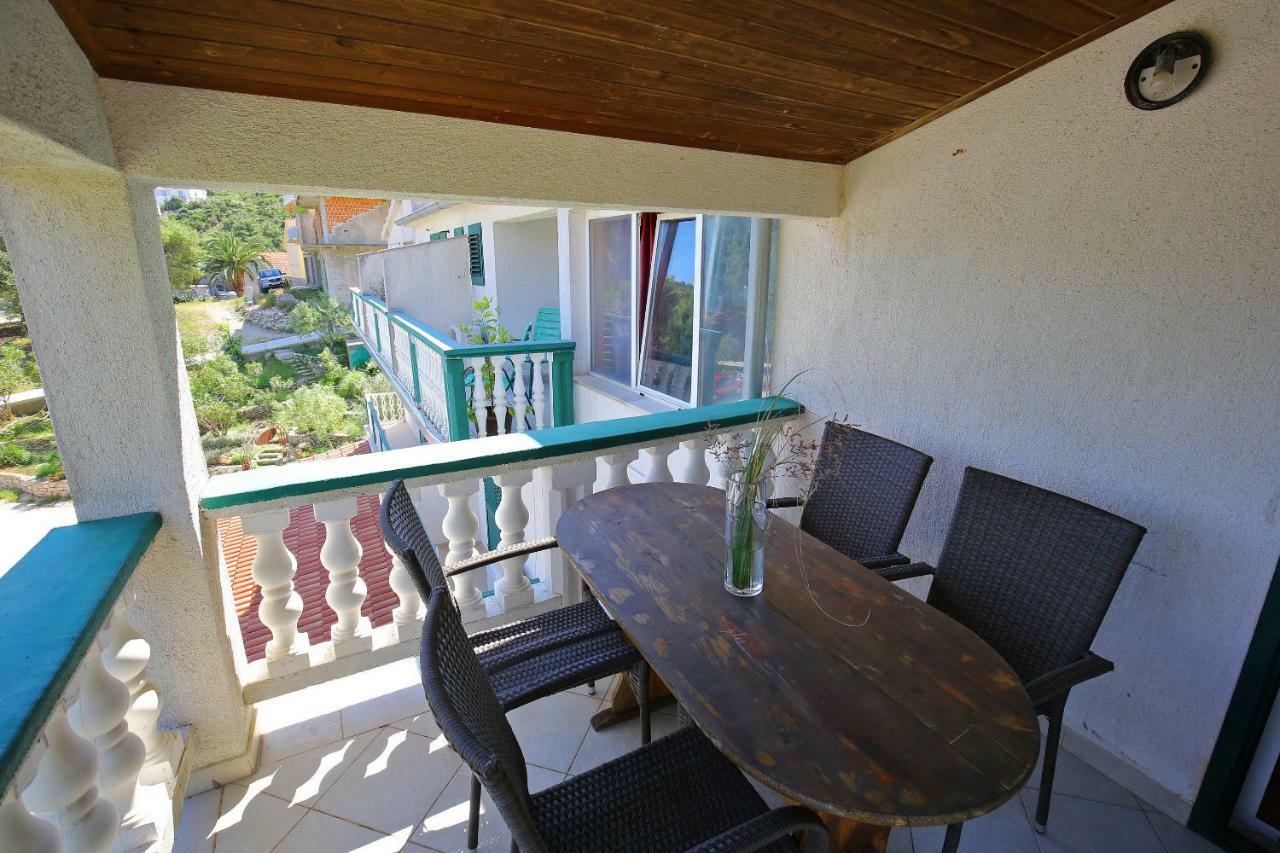 Apartment And Rooms Roko Zaglav Bagian luar foto
