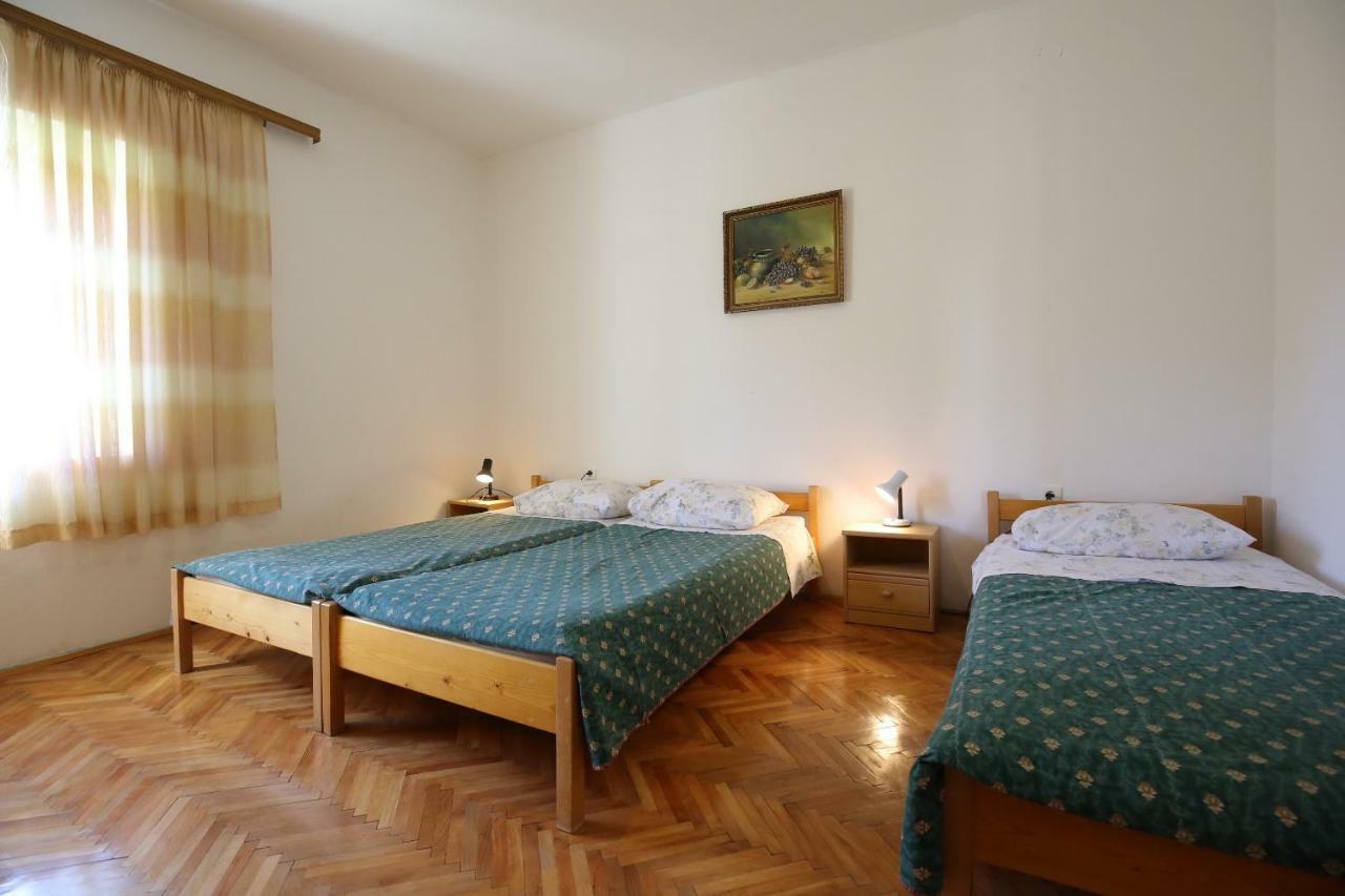 Apartment And Rooms Roko Zaglav Bagian luar foto