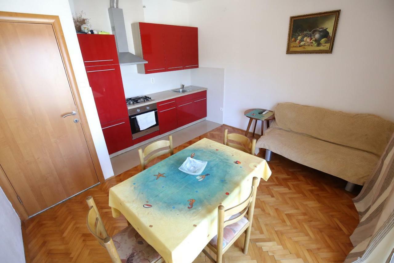 Apartment And Rooms Roko Zaglav Bagian luar foto