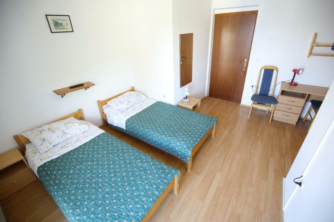 Apartment And Rooms Roko Zaglav Bagian luar foto
