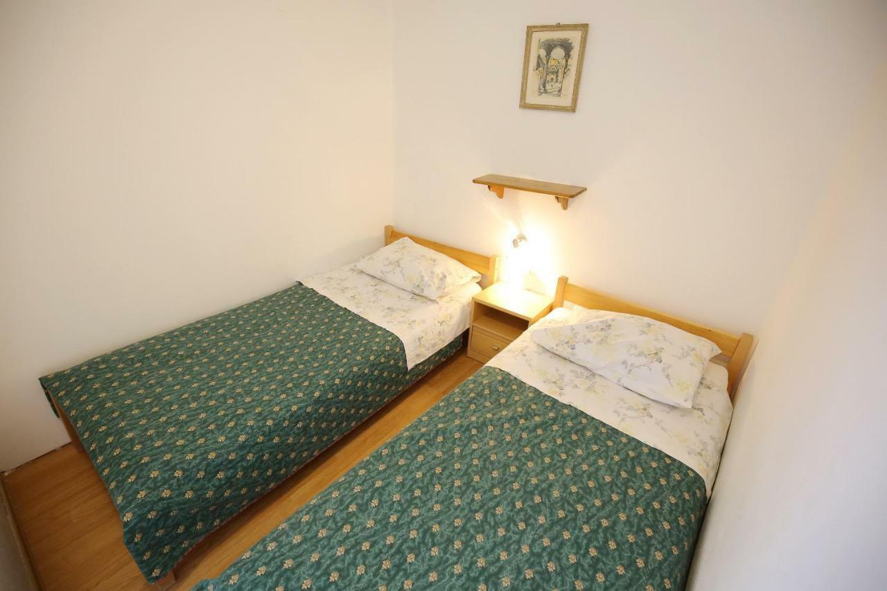 Apartment And Rooms Roko Zaglav Bagian luar foto