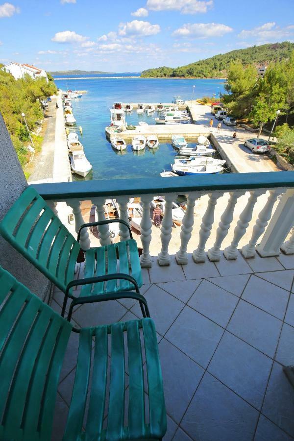 Apartment And Rooms Roko Zaglav Bagian luar foto